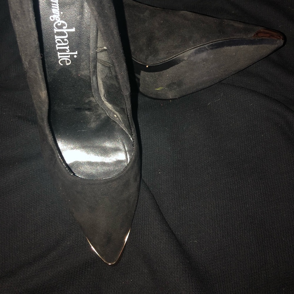 Gold tip pumps...